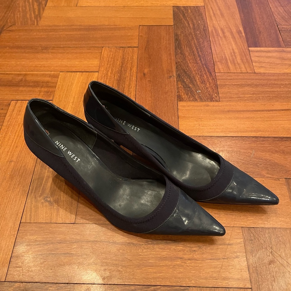 nine west, navy/black pointed toed shoes, size 10